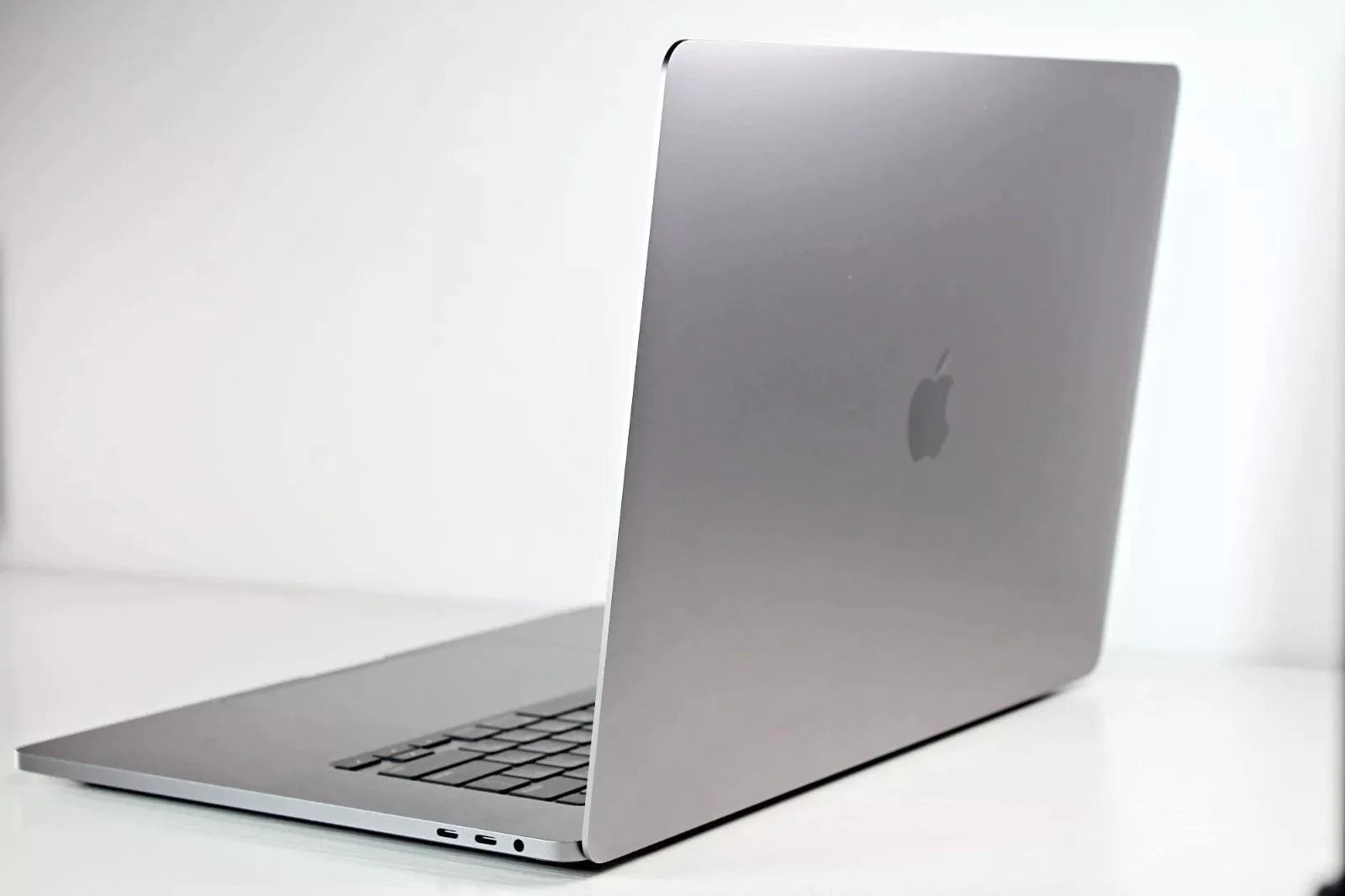 Powerhouse 2019 Apple MacBook Pro - 16 2.4GHz i9 64GB RAM 2TB SSD Space Grey (For Parts Only)
