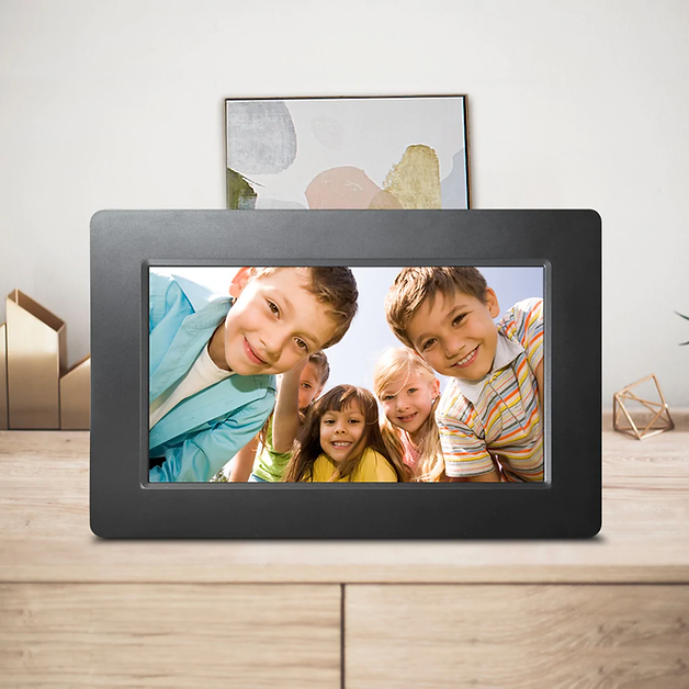 Sungale 7-inch Pure Digital Photo Frame - DPF710