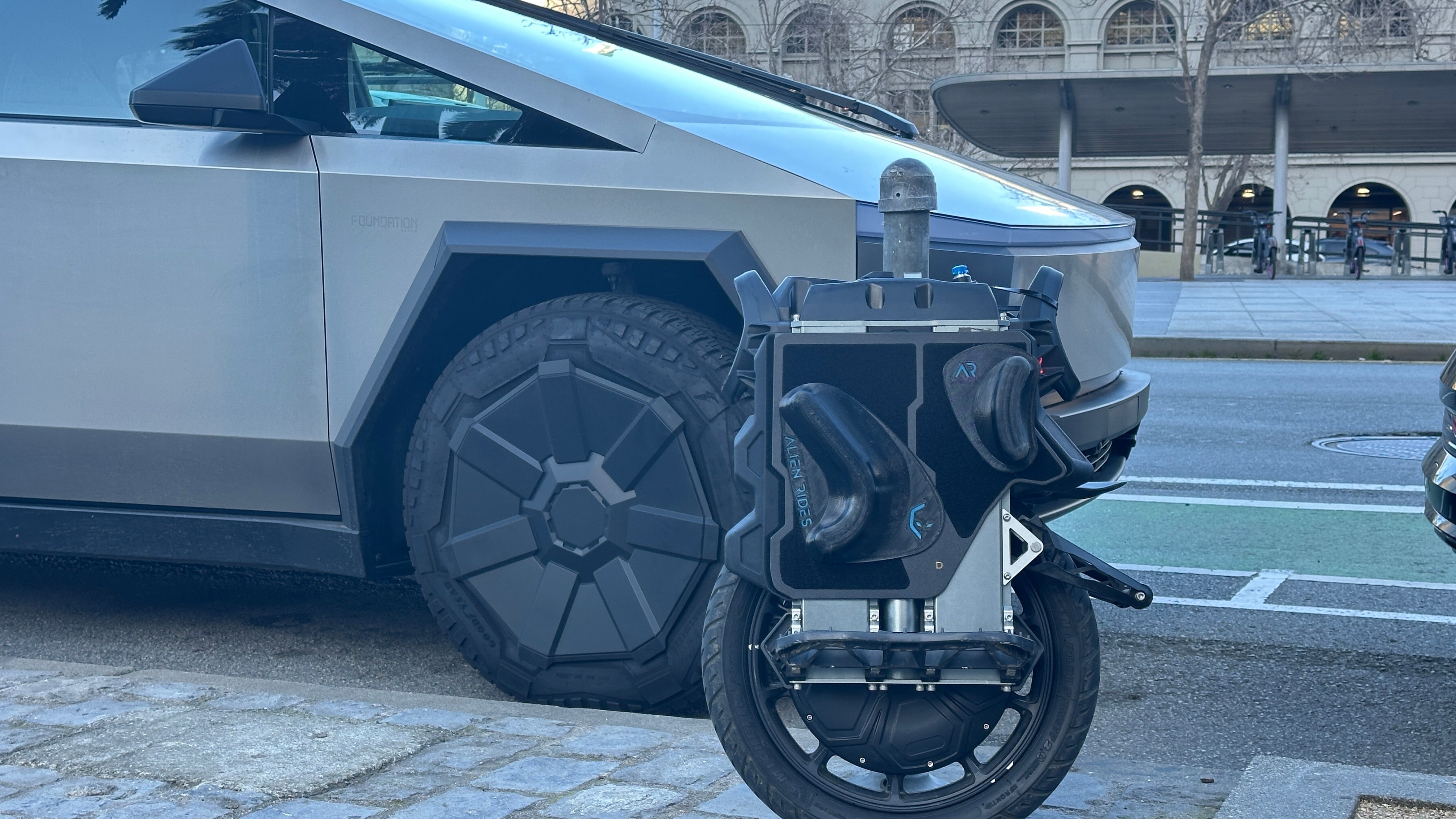 NOSFET Apex - The Ultimate Electric Unicycle for Thrill-Seekers