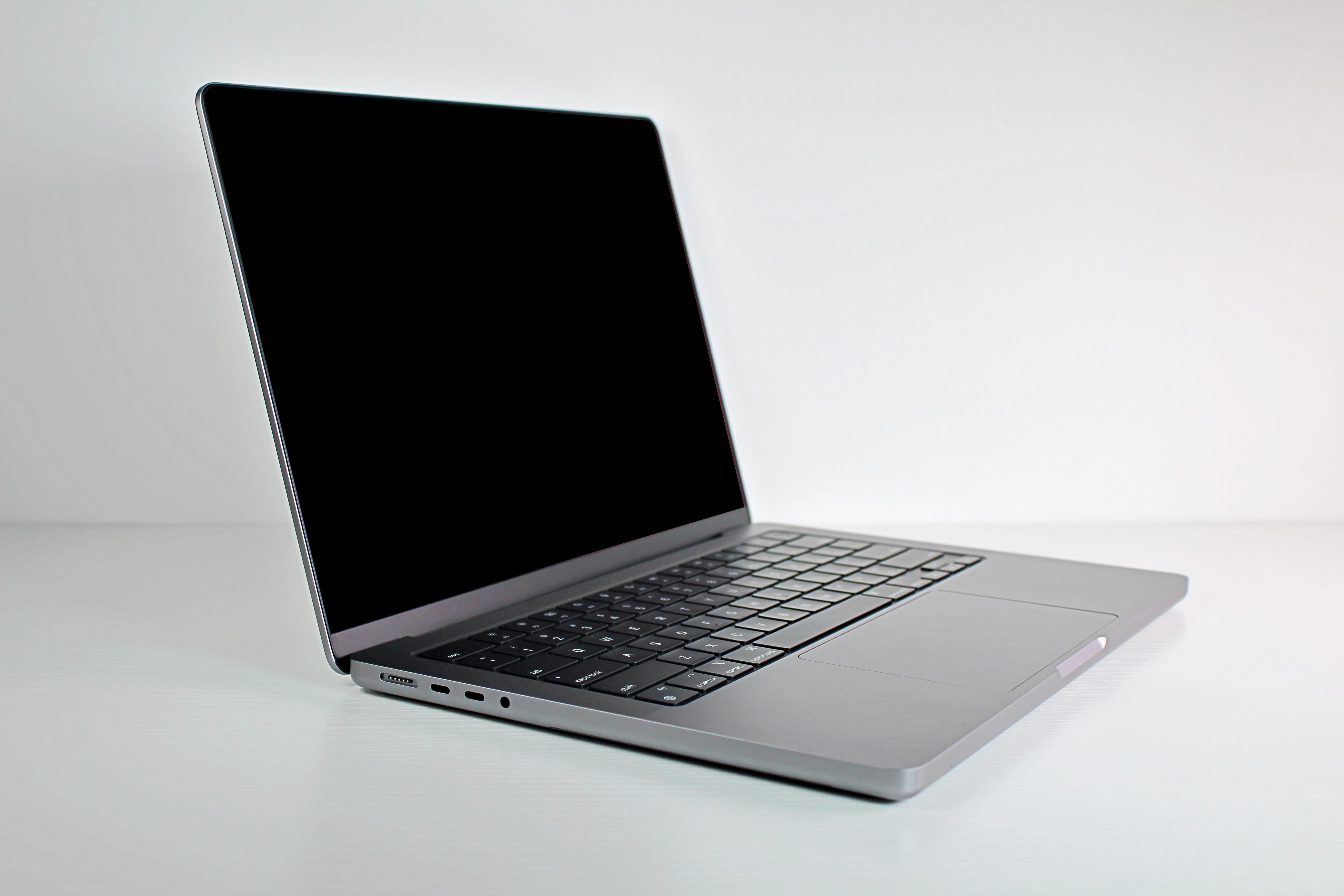 2023MacBook Pro 14：M2 Max96GB1TB，