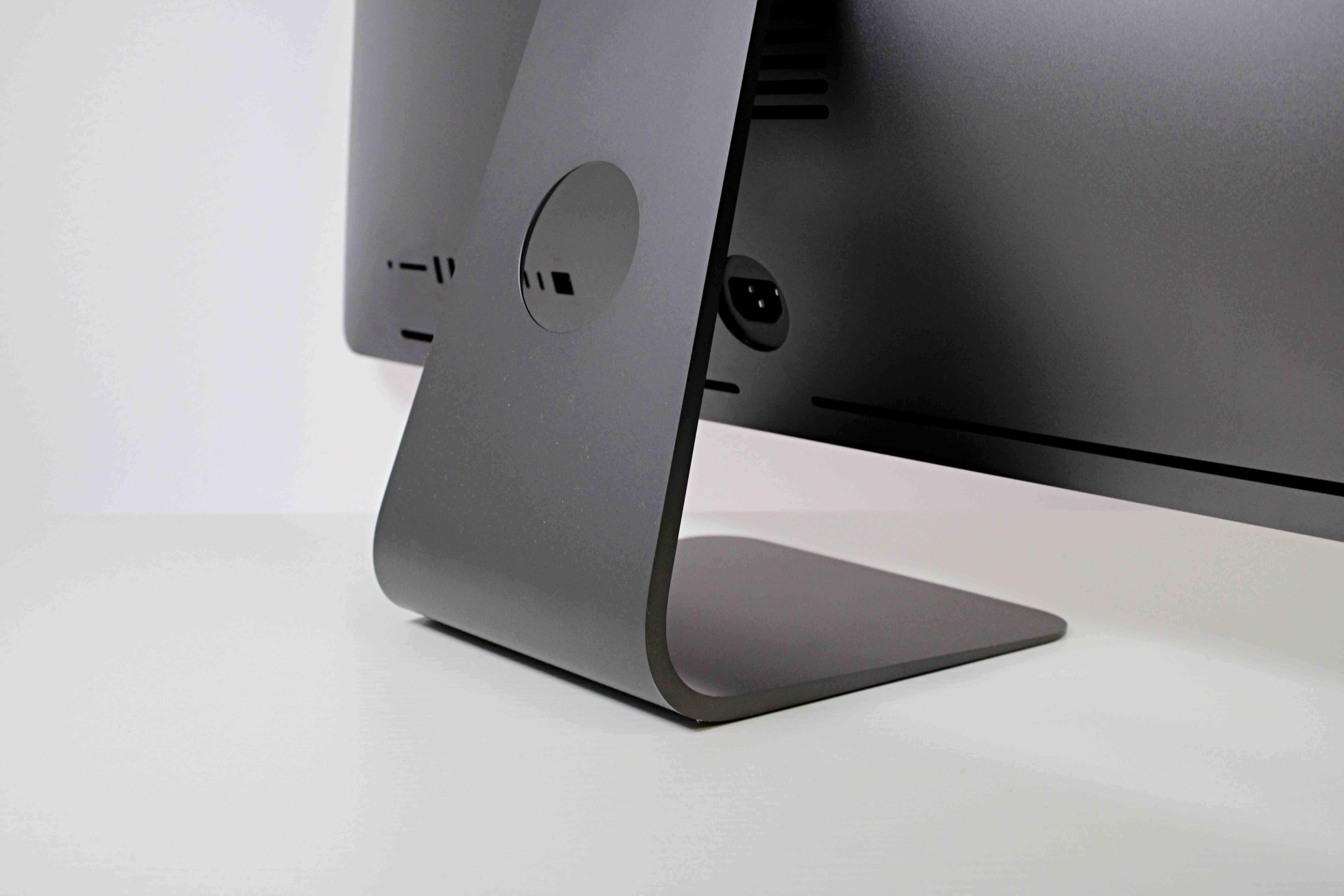 Powerhouse 27-inch 2017 Apple iMac Pro with 10-Core Intel Xeon W, 128GB RAM, 2TB SSD, and Radeon Pro Vega 56