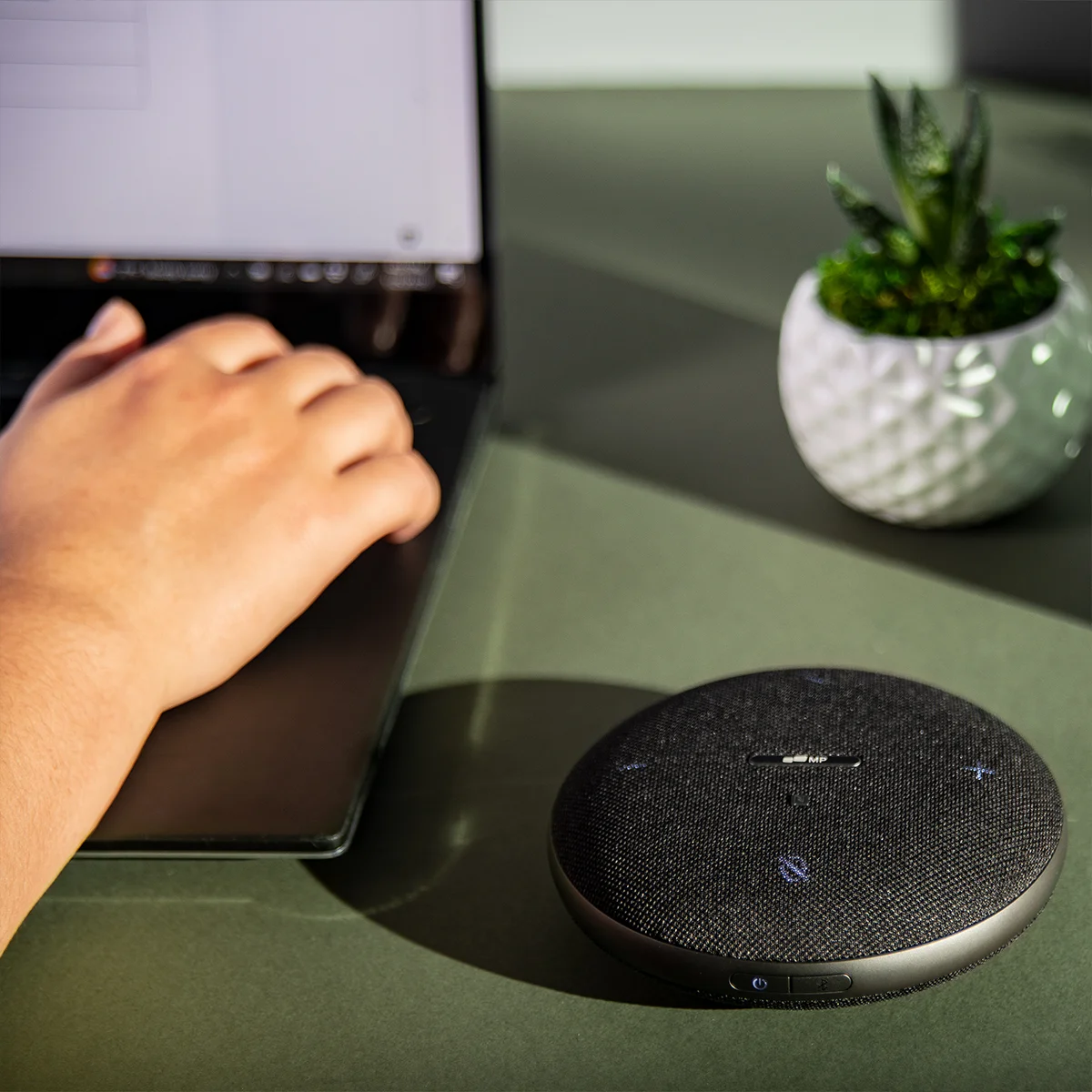Mobile Pixels Conference Pro 118 - Your Ultimate Virtual Meeting Companion