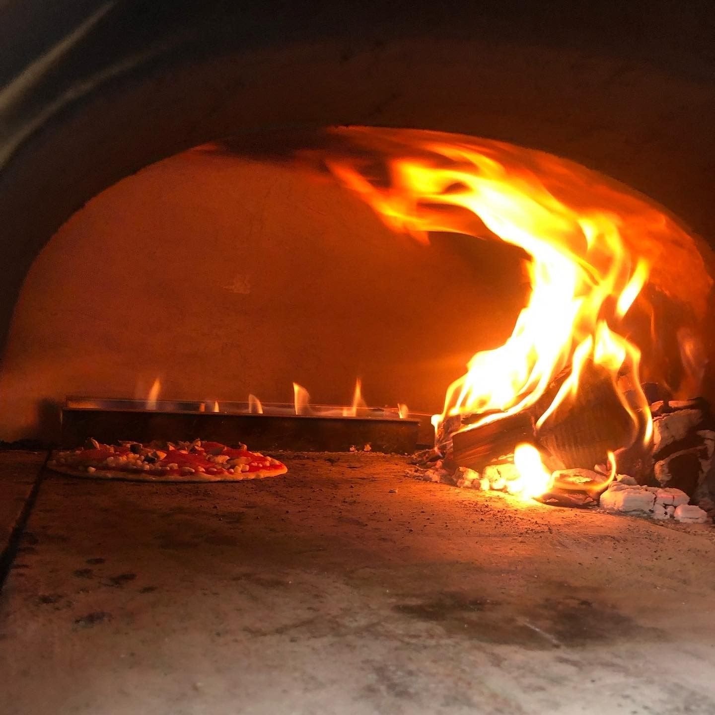 Unleash Your Inner Chef with the Chicago Brick Oven - CBO 750 Hybrid Pizza Oven DIY Kit (Residential) | Dual-Fuel (Gas and Wood)!