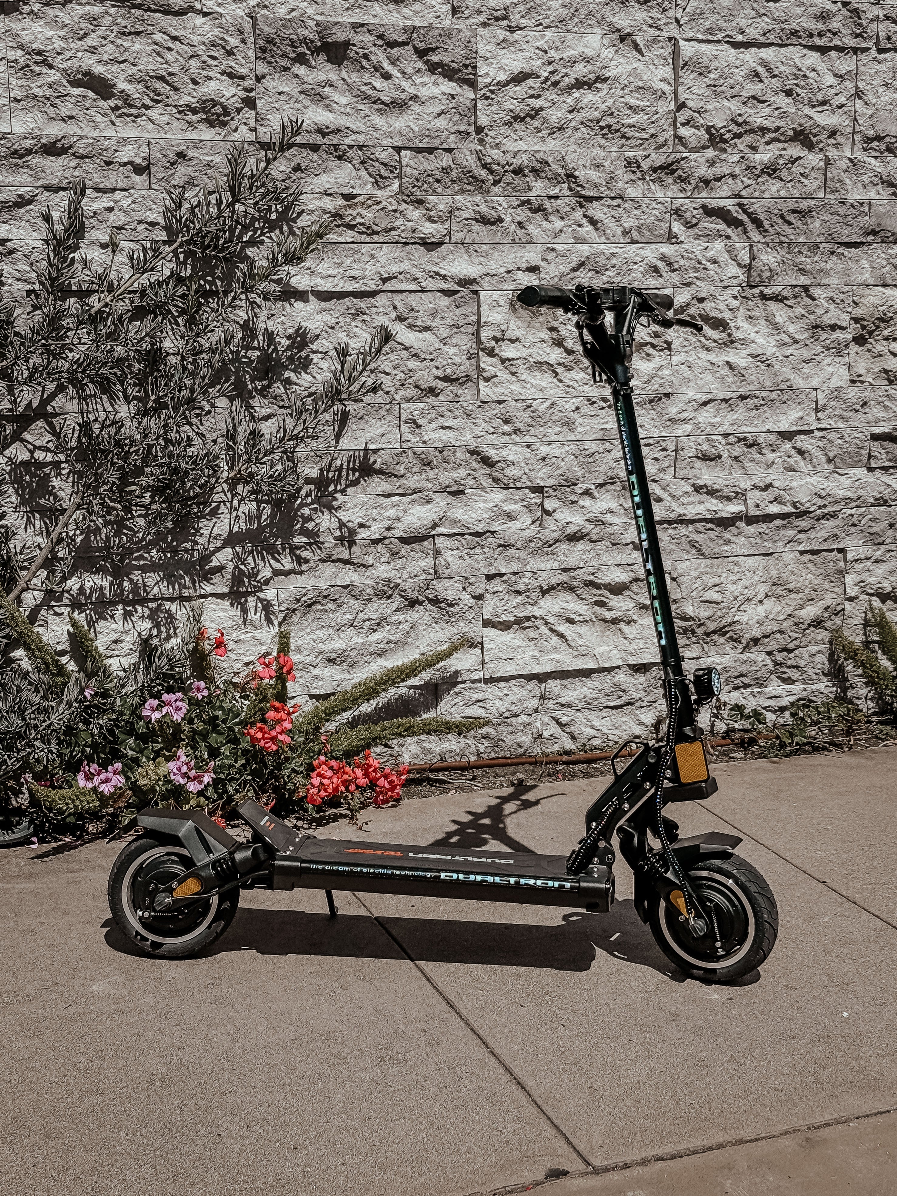 Dualtron Mini Special Long Body Electric Scooter - LG 52V21Ah Battery: Your Ultimate Urban Commute Companion
